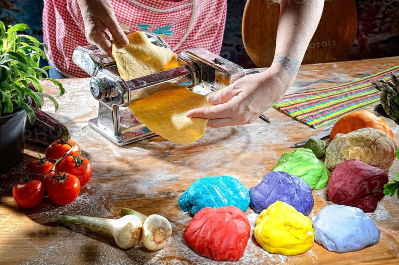 Pasta machine with fresh pasta dough