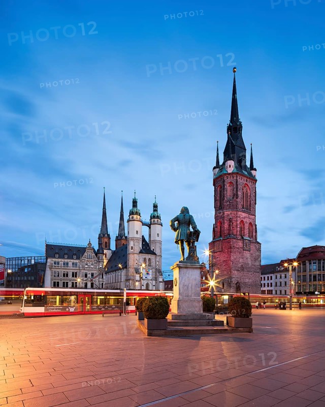Market place with market church Unser Lieben Frauen