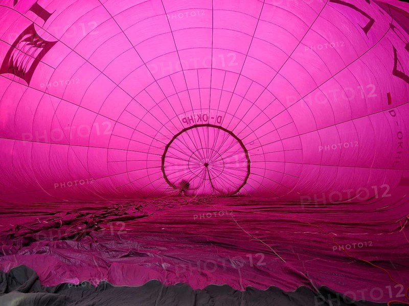 Hot air balloon launch