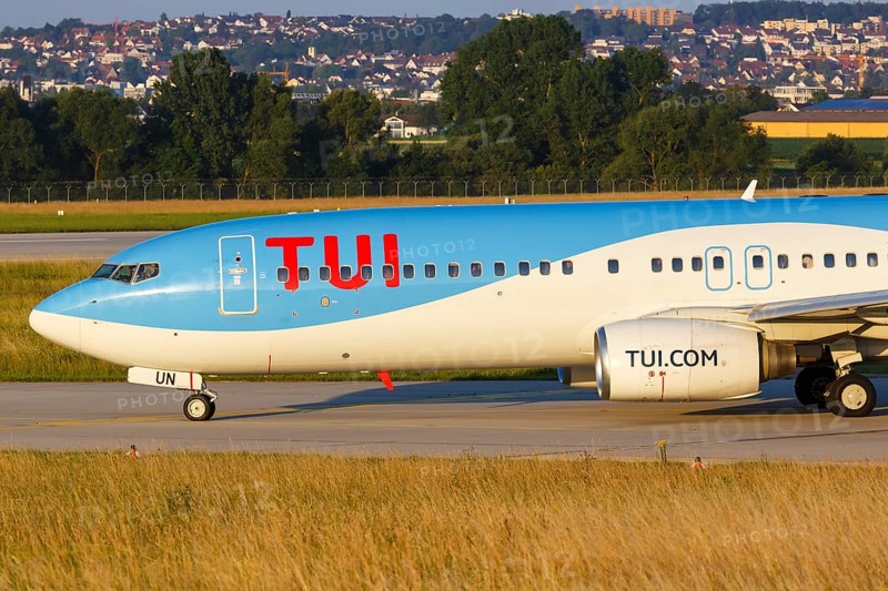 A TUI Boeing 737-800 with the registration D-ATUN at Stuttgart Airport