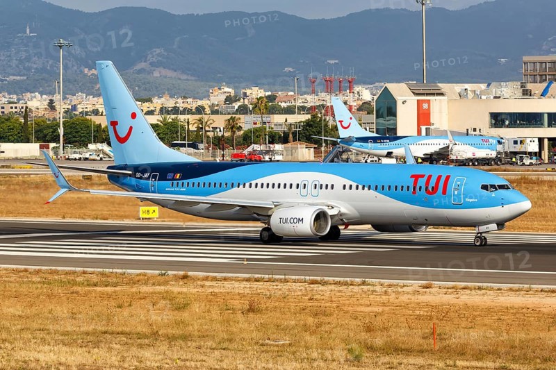 A TUI Boeing B737-800 with the registration OO-JAY takes off from the airport in Palma de Majorca
