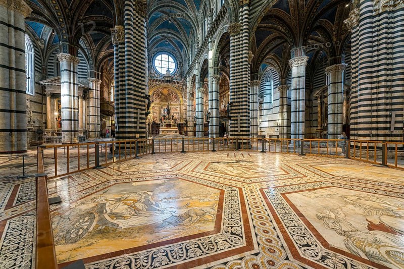Crossing with choir and marble floor