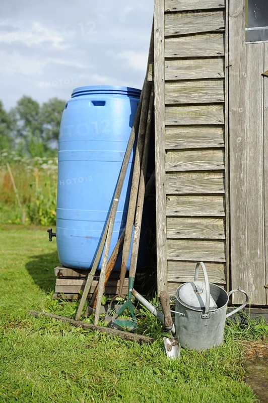 Metal watering can