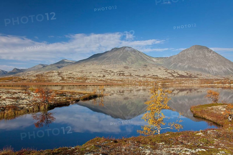 Lake in front of Stygghoin mountain in autumn