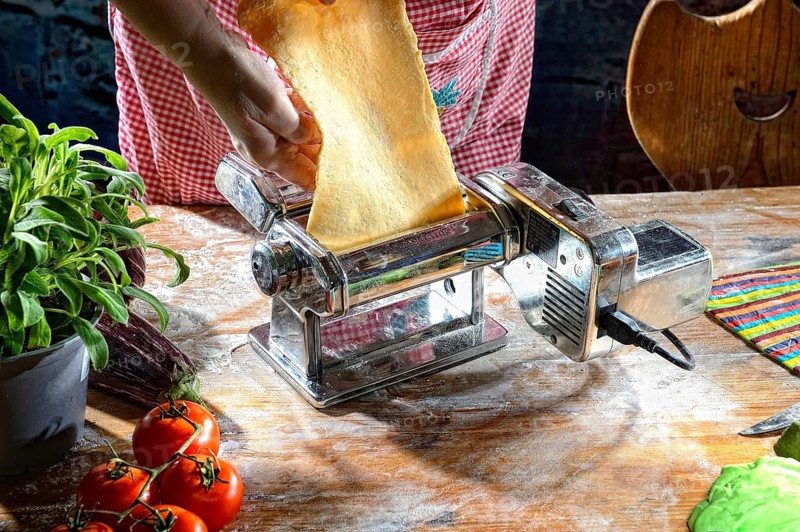 Pasta machine with fresh pasta dough