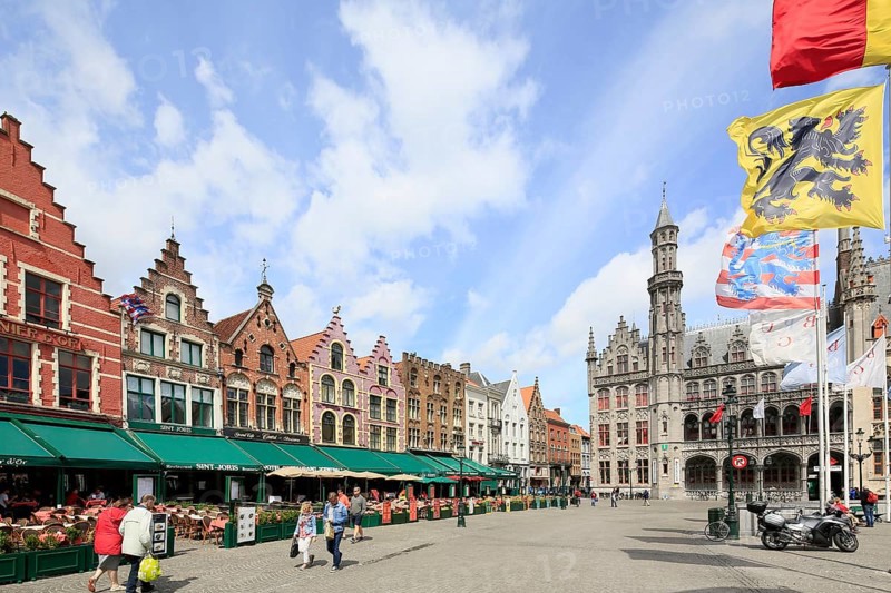 Market with neo-Gothic Provinciaal Palace Provinciaal Hof