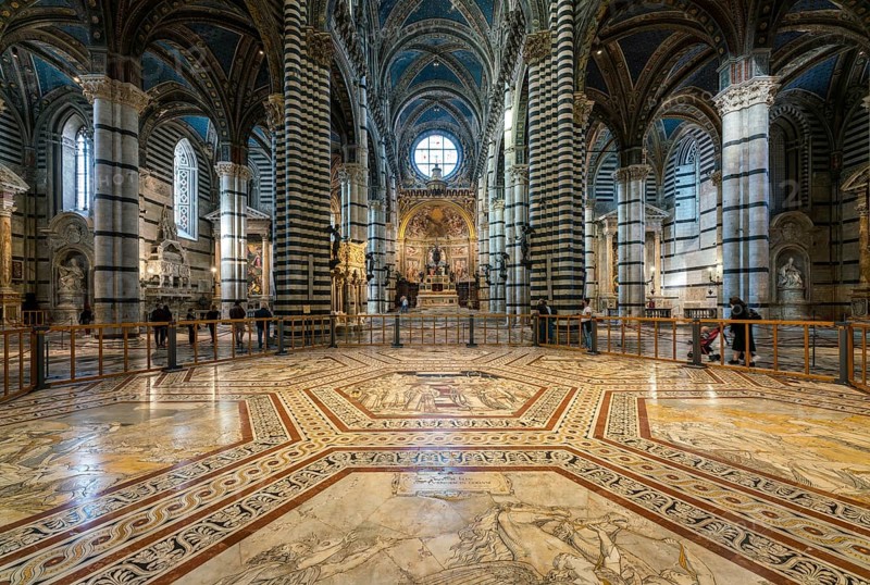 Crossing with choir and marble floor