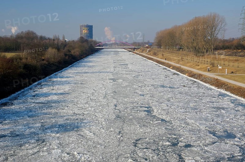 Rhine-Herne-Canal with ice floes