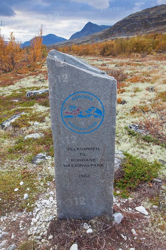 Stone sign in Doraldalen