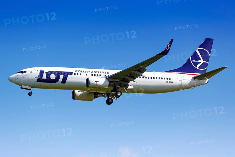 A LOT Polish Airlines Boeing 737-800 with the registration SP-LWA lands at Charles de Gaulle Airport
