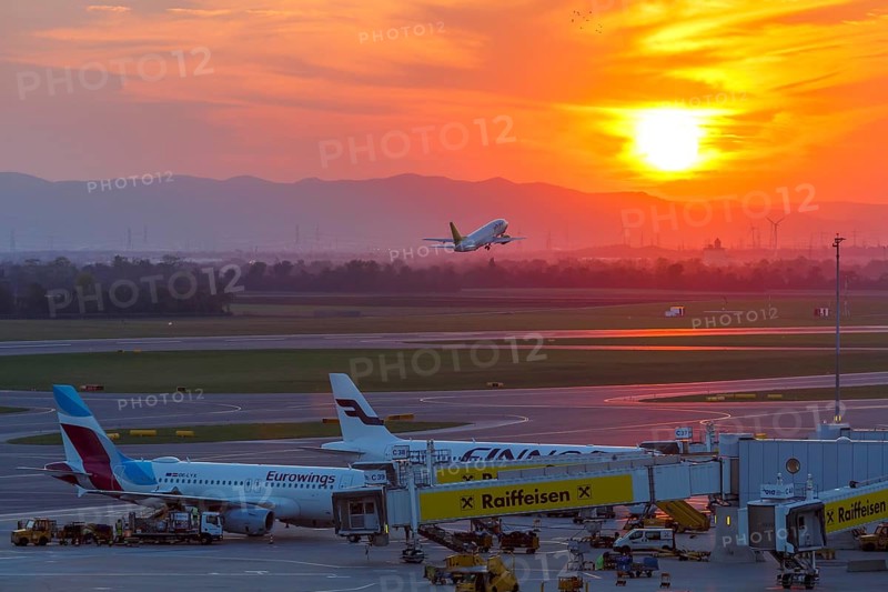 An Air Baltic Boeing 737 takes off from Vienna Airport