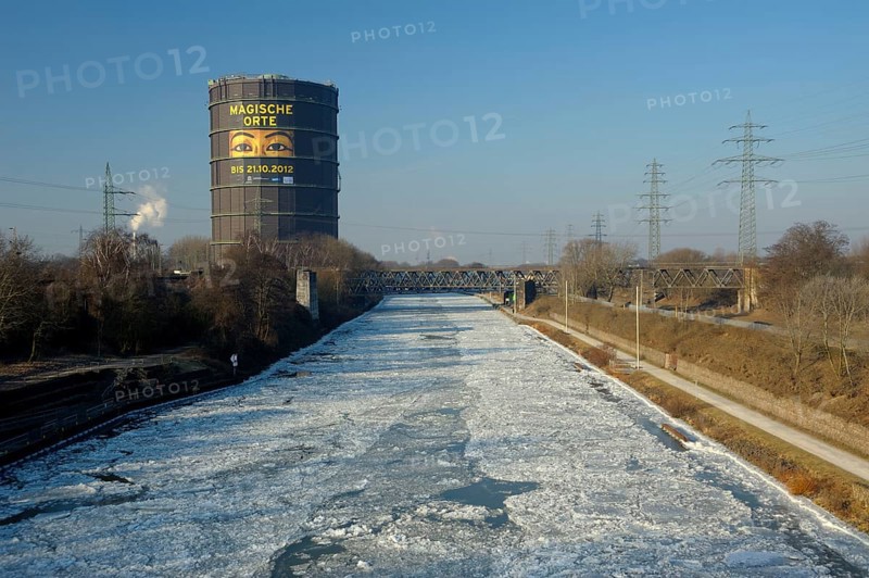 Rhine-Herne-Canal with ice floes