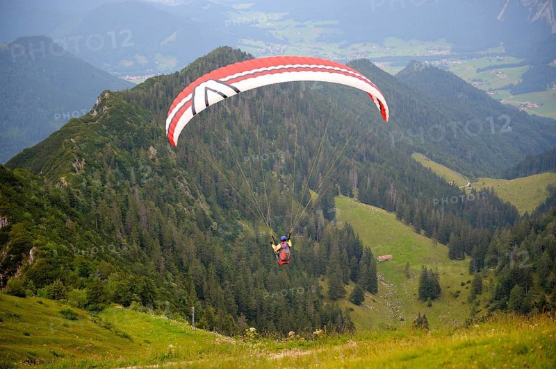 Paraglider on the Hochfelln