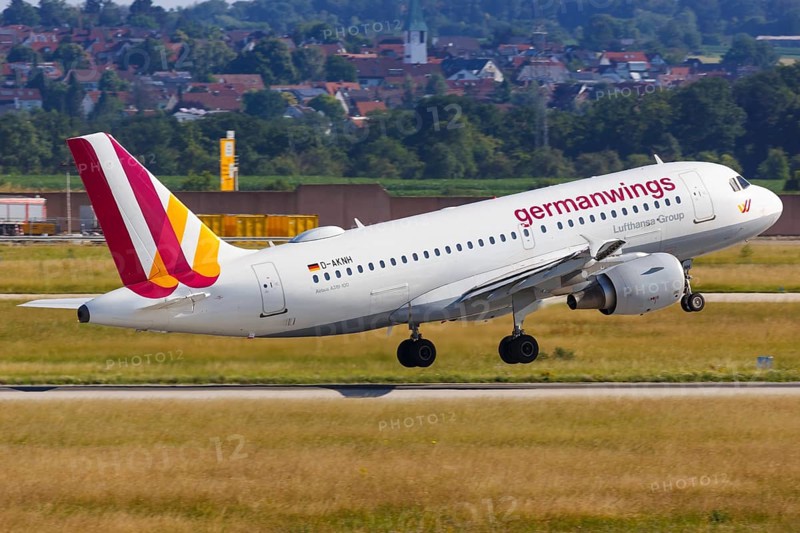 A Germanwings Airbus A319 with registration D-AKNH lands at Stuttgart Airport