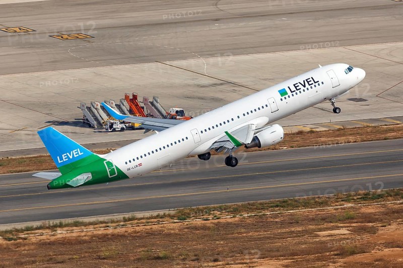 A Level Airbus A321 with the registration OE-LCR takes off from the airport in Palma de Majorca