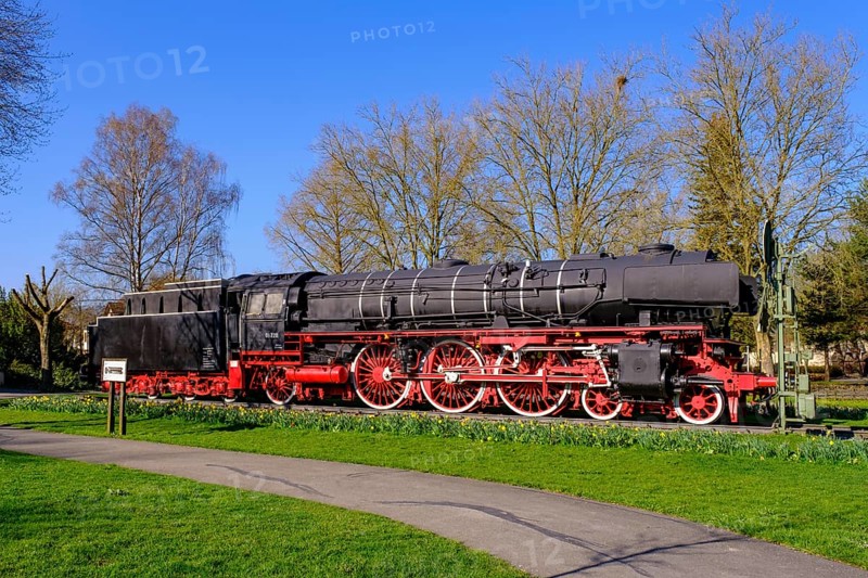 Monument express locomotive 01 220