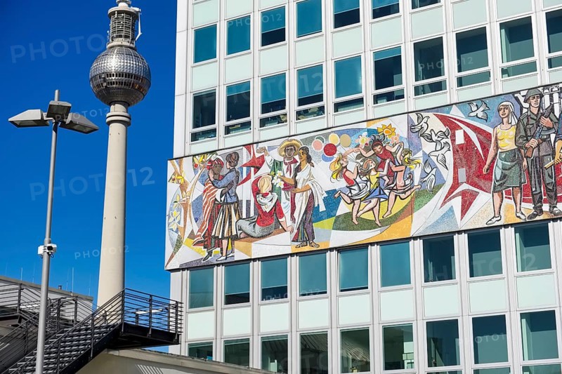 Frieze by Walter Womacka on the Haus des Lehrers