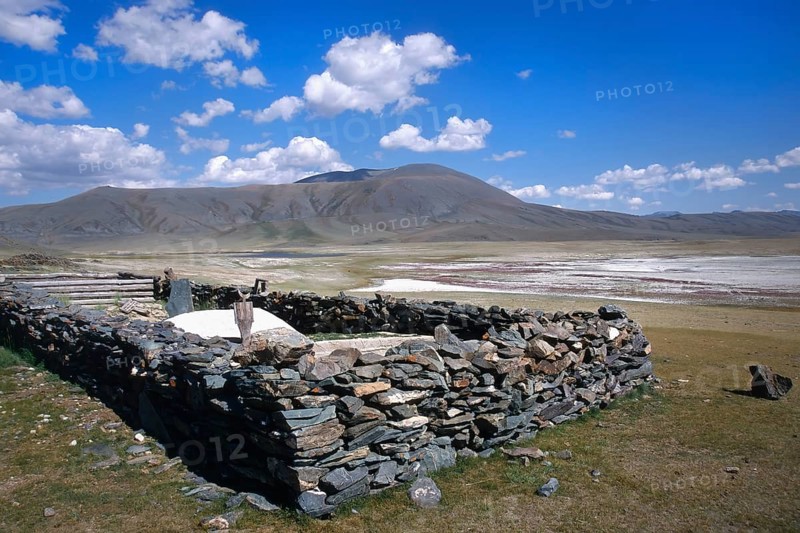 Holdbai clan's deserted cemetery
