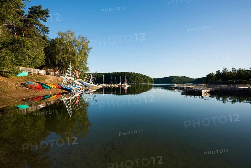 Morning atmosphere at Lac de Saint-Etienne-Cantales