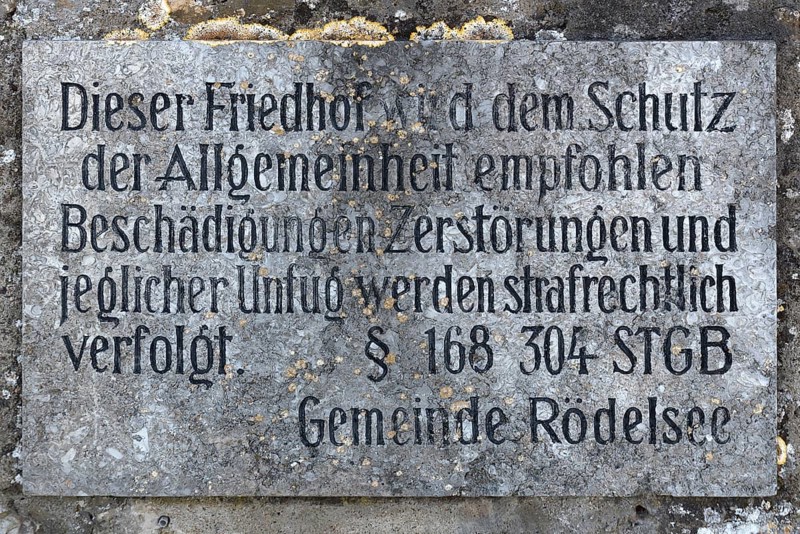 Sign at the old Jewish cemetery in Roedelsee