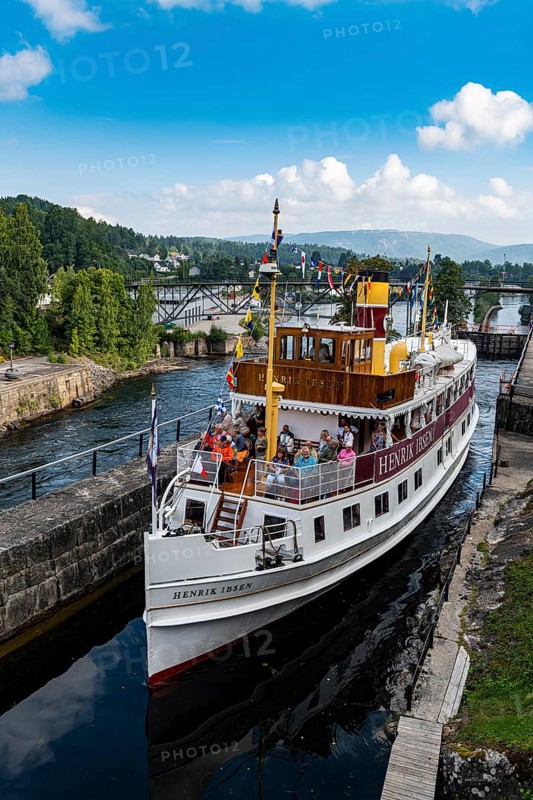 Tourist boat in the Ulefoss locks