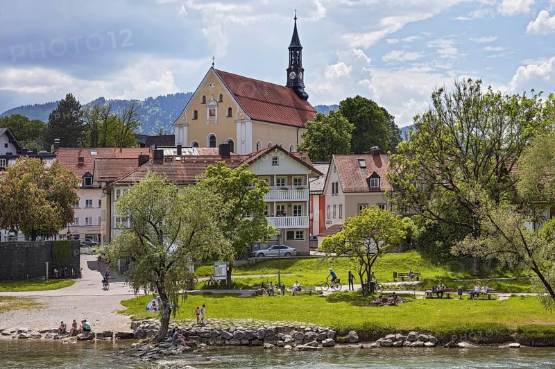 Isar bank with people and Franciscan church