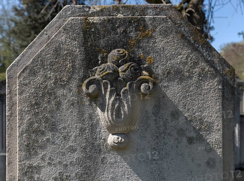 Rose relief on a Jewish gravestone
