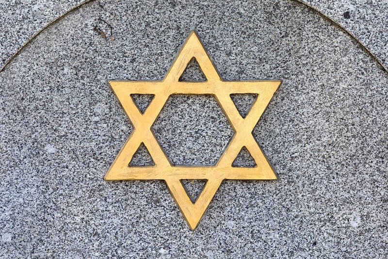 Star of David on a gravestone