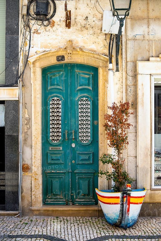 The turquoise wooden door on the promenade in Olhao