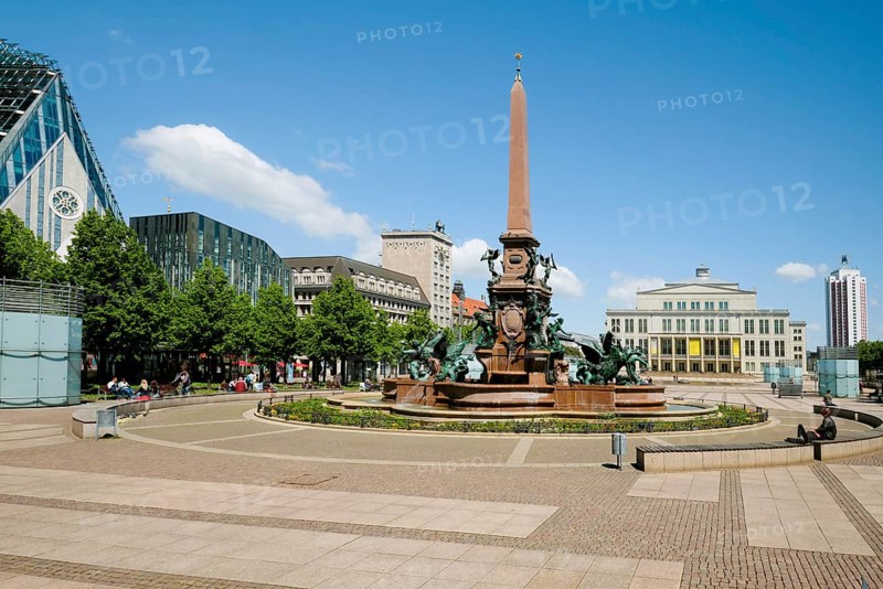 Augustusplatz with Mendebrunnen
