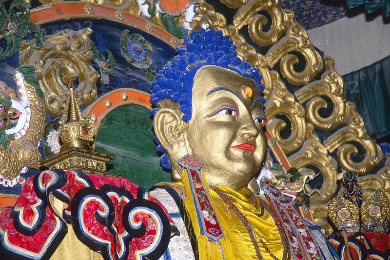 Buddha Sakyamuni statue
