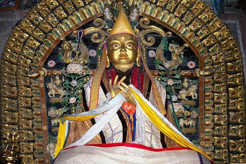 Buddha Maitreya statue