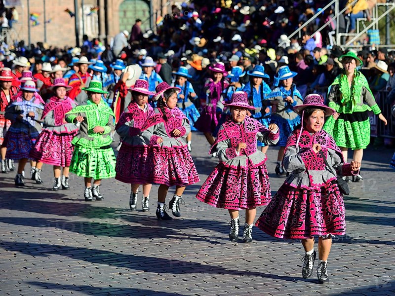 Dance group at the parade on the eve of Inti Raymi