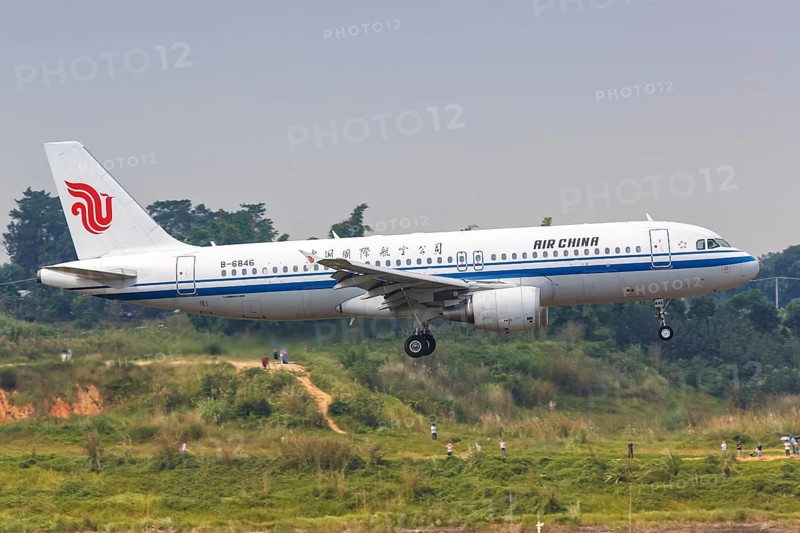 An Air China Airbus A320 aircraft with registration number B-6846 at Chengdu Airport