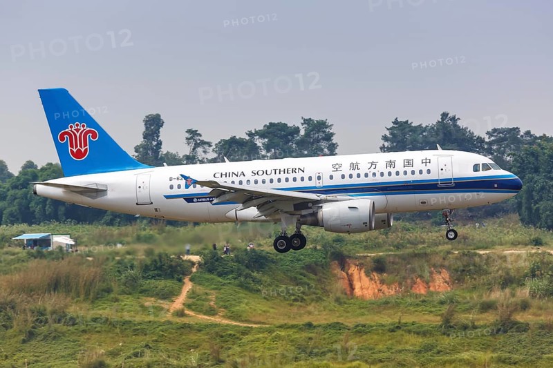 An Airbus A319 aircraft of China Southern Airlines with registration number B-6203 at Chengdu airport