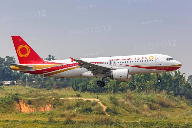 An Airbus A320 aircraft of Chengdu Airlines with registration number B-9985 at Chengdu Airport