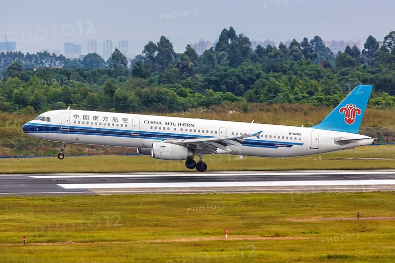 An Airbus A321 aircraft of China Southern Airlines with registration number B-6265 at Chengdu airport