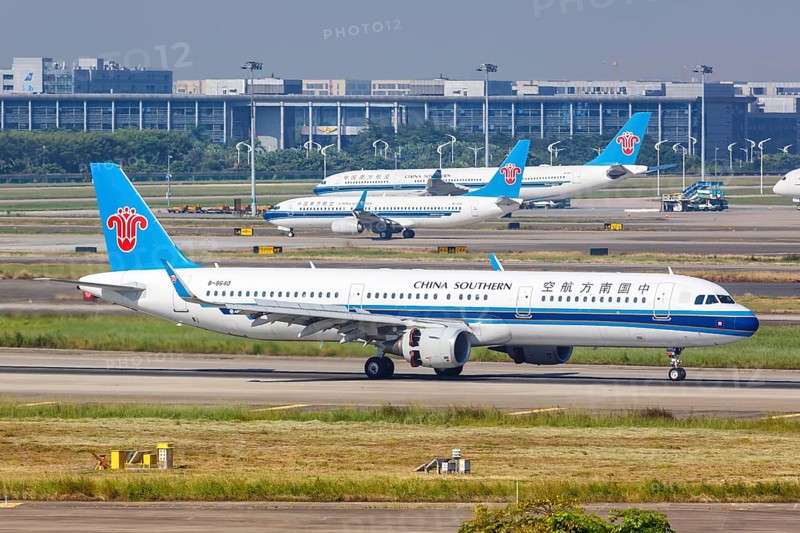 An Airbus A321 aircraft of China Southern Airlines with registration number B-8640 at Guangzhou Baiyun Airport
