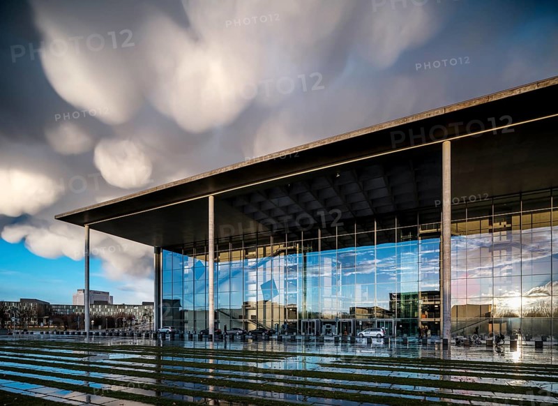 Mammatus clouds over Paul-Loebe-Haus