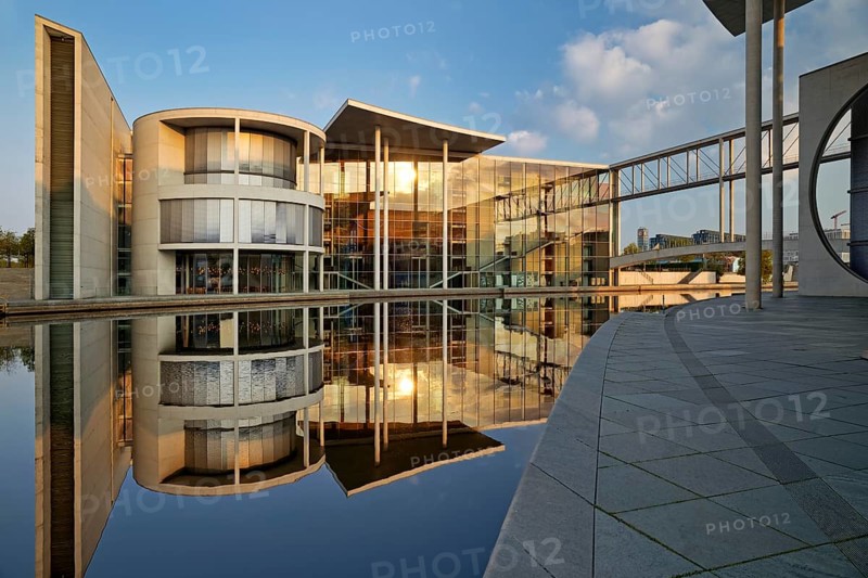 Paul-Loebe-Haus and Spree in the morning light