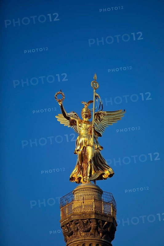 Golden bronze sculpture of Victoria on the Victory Column
