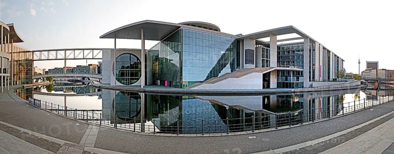 Panorama Marie-Elisabeth-Lueders-Haus at the Spreebogen