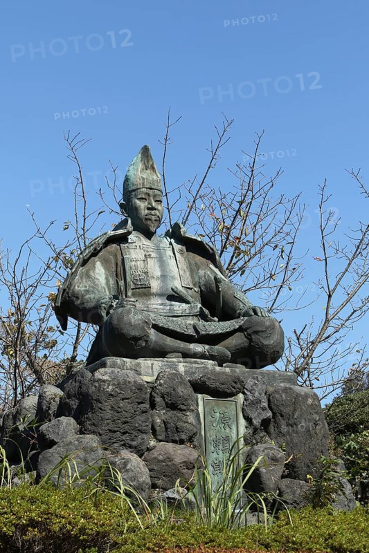 Statue of Minamoto no Yoritomo at Genjiyama Park