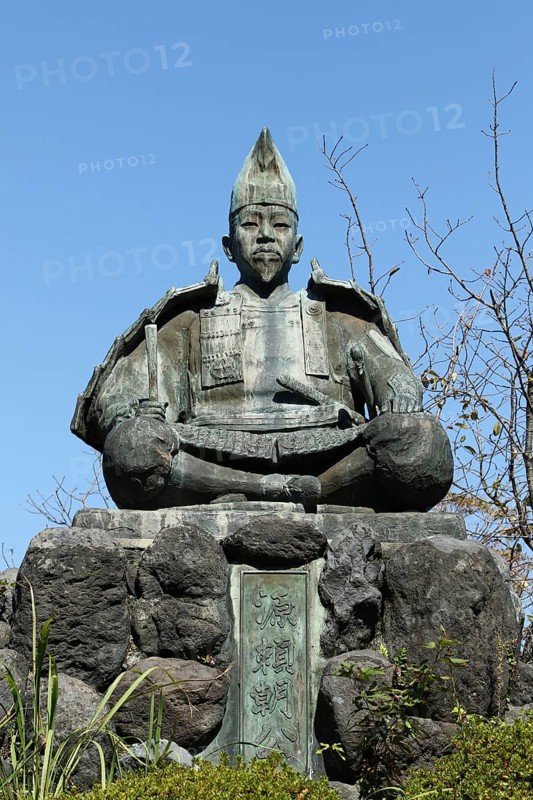Statue of Minamoto no Yoritomo at Genjiyama Park