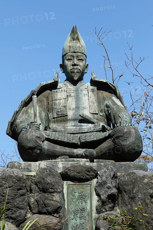 Statue of Minamoto no Yoritomo at Genjiyama Park