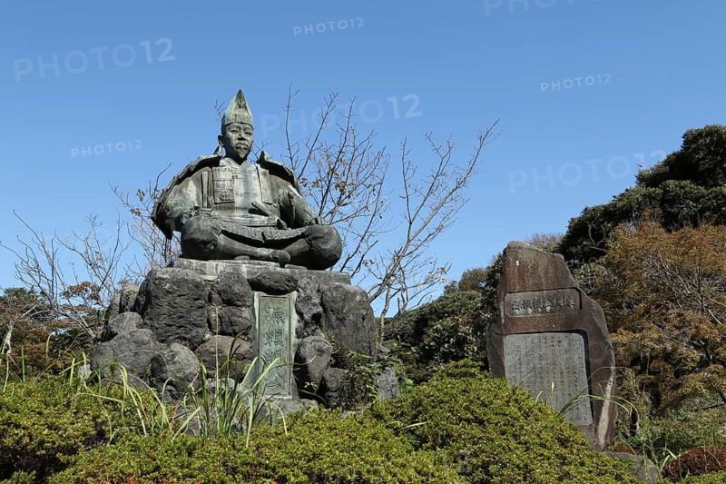 Statue of Minamoto no Yoritomo at Genjiyama Park