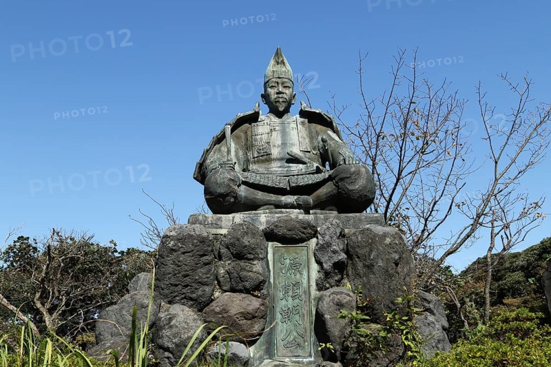 Statue of Minamoto no Yoritomo at Genjiyama Park