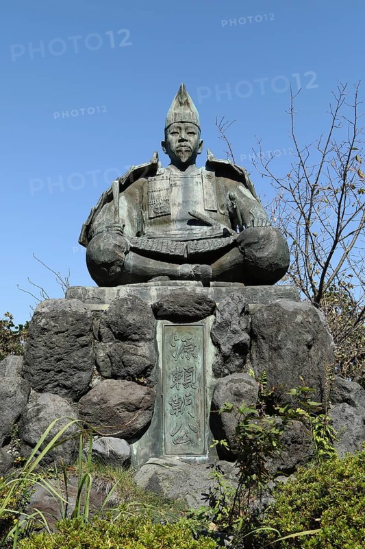 Statue of Minamoto no Yoritomo at Genjiyama Park