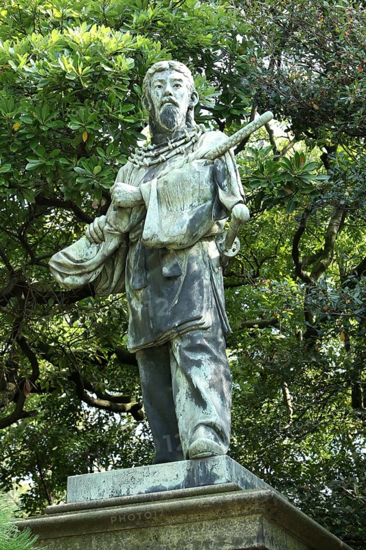 Bronze statue of Umashimadenomikoto