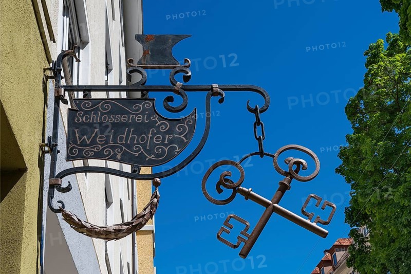 Old nose sign